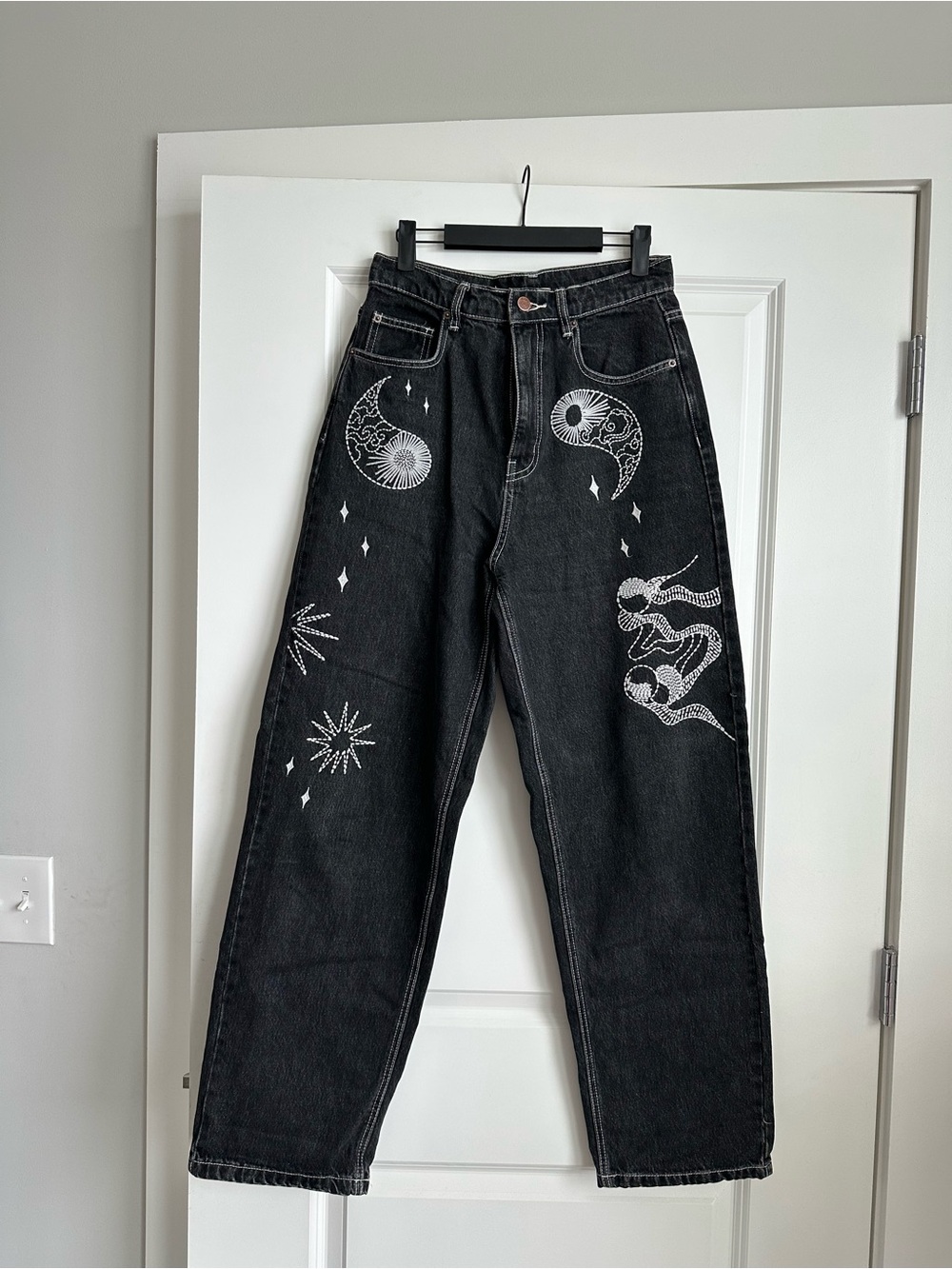 NWT BDG High-Waisted Baggy Jean — Embroidered - Picture 6 of 11